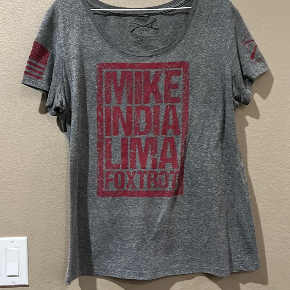 Like new Women’s XXL Grunt Style t-shirt.